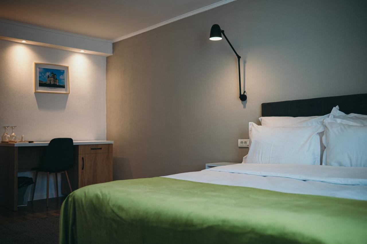 Nest Guesthouse Drobeta Turnu Severin Exterior photo