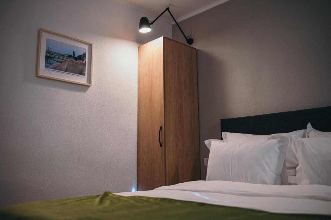Nest Guesthouse Drobeta Turnu Severin Exterior photo