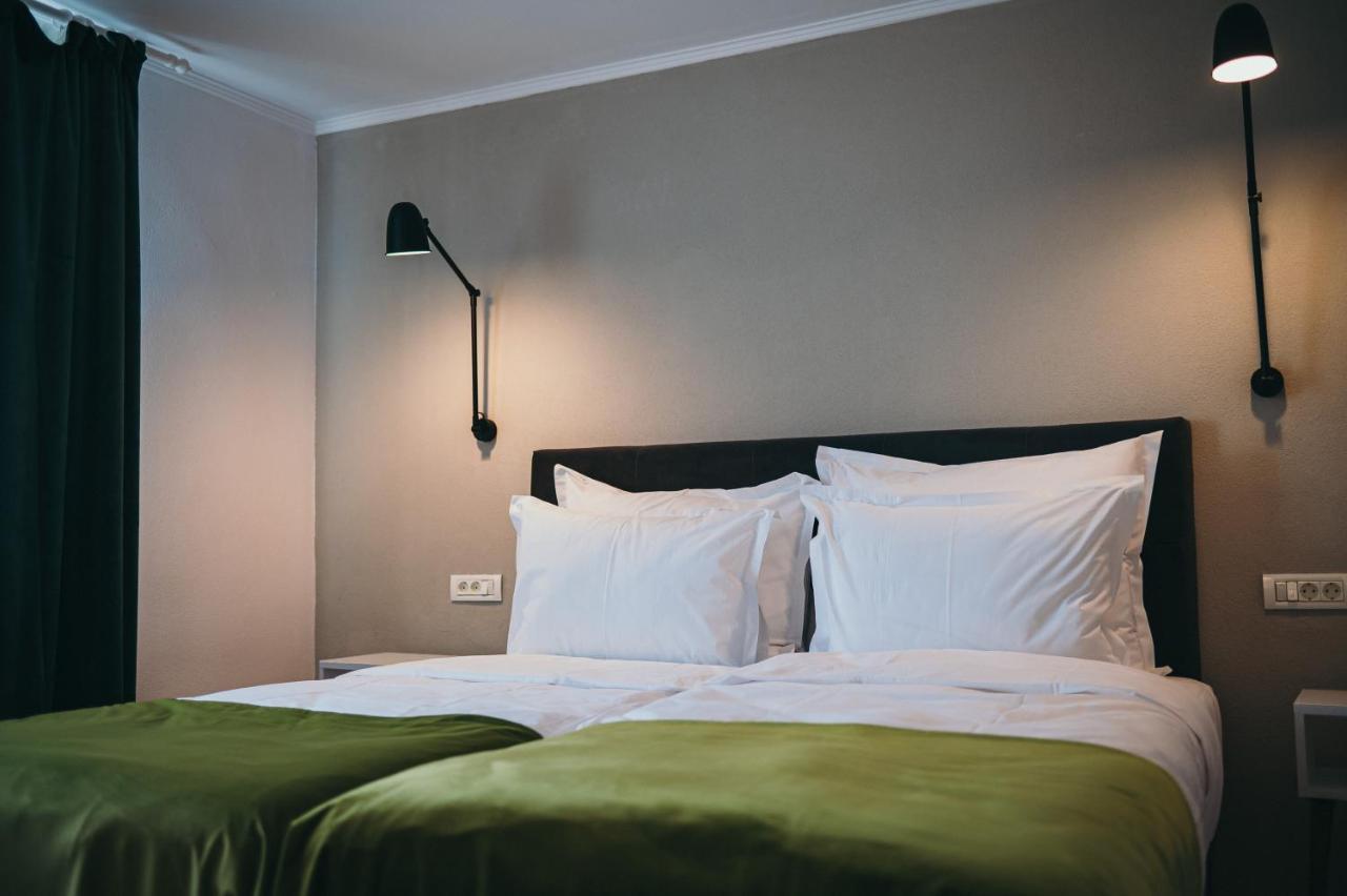 Nest Guesthouse Drobeta Turnu Severin Exterior photo